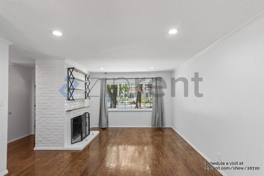 Building Photo - Unit
