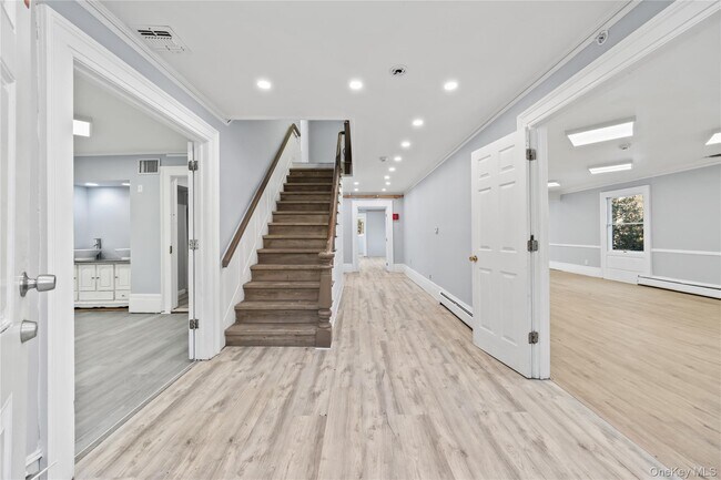 Building Photo - 996 Haverstraw Rd