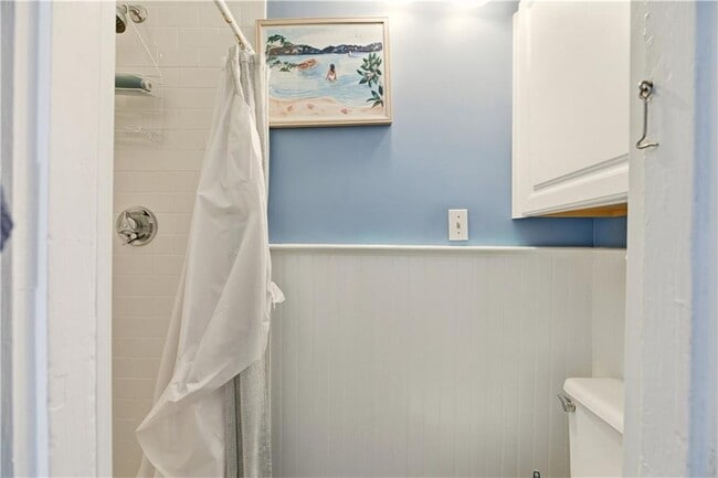 Building Photo - 13 Holland St