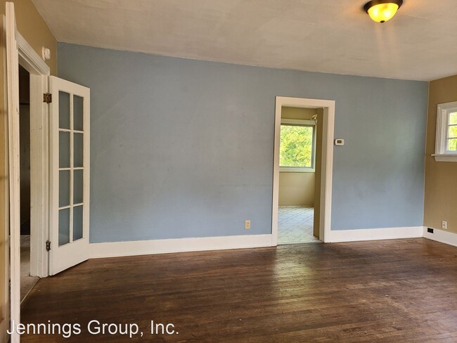 Building Photo - 5 br, 2 bath House - 1638 Orchard Street