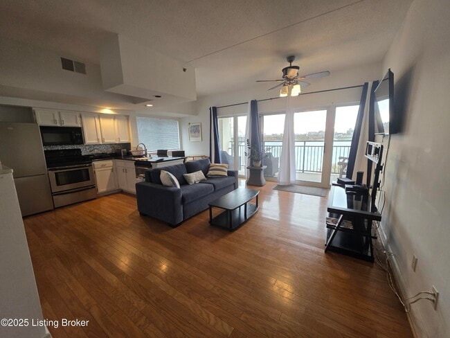 Building Photo - 1 Riverpointe Plaza