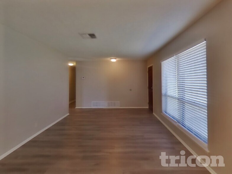 Building Photo - 7815 Melbury Forest