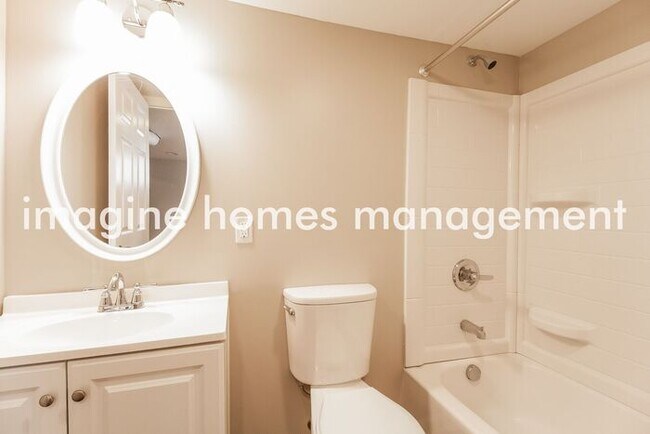 Building Photo - Charming 3 Bedroom, 2 Bath Home in Blue Ash!