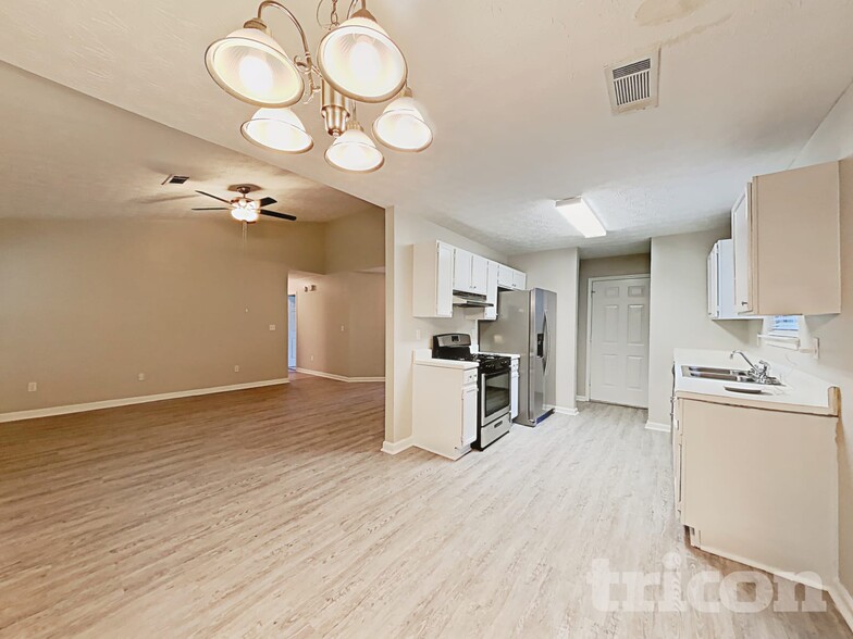 Building Photo - 8583 Misty Creek Cir