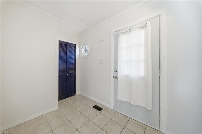 Building Photo - Charming 2 Bed, 2 Bath Home on Spacious Lot