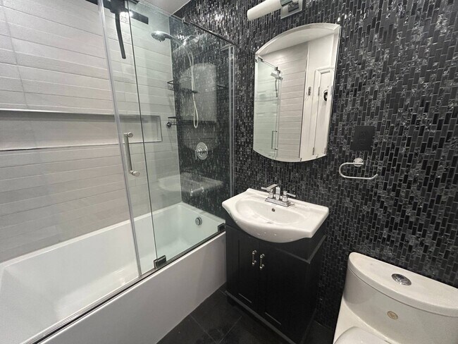 Building Photo - 1902 Barnes Ave