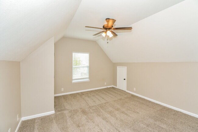 Building Photo - 912 Tom Hailey Blvd