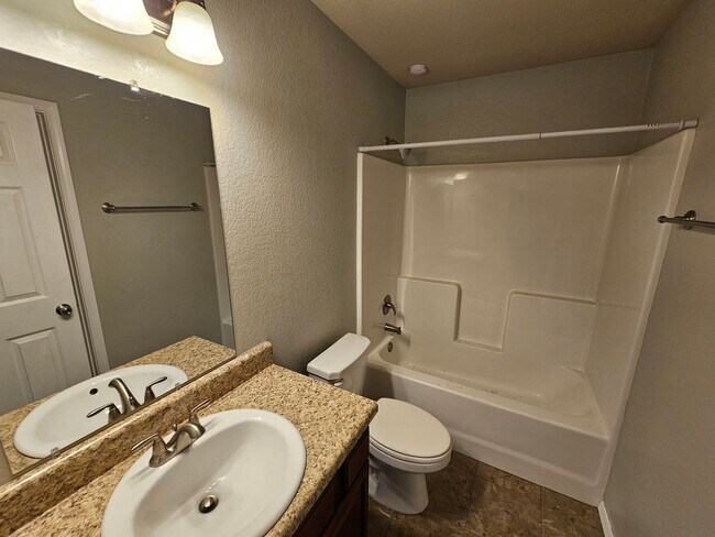 Building Photo - Nice 3 bedroom in west Fayetteville