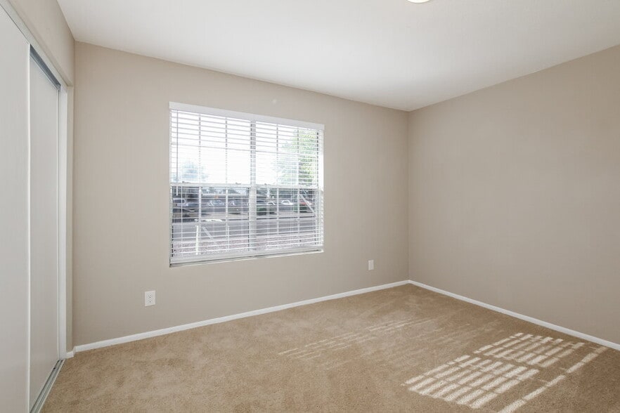 Building Photo - 11239 N 65th Ave