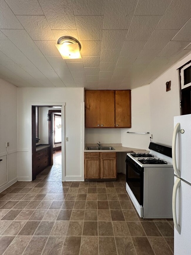 Building Photo - 146 W Gorham St