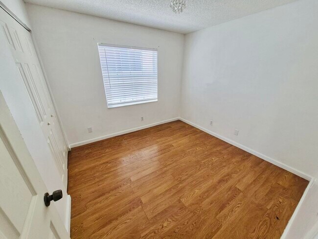 Building Photo - 7093 Middlebury Dr