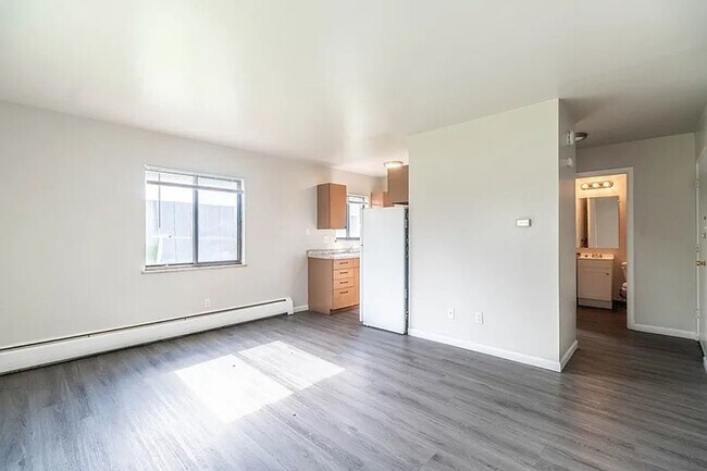 Building Photo - Miller Court Apartments - Security Deposit As Low As $0!
