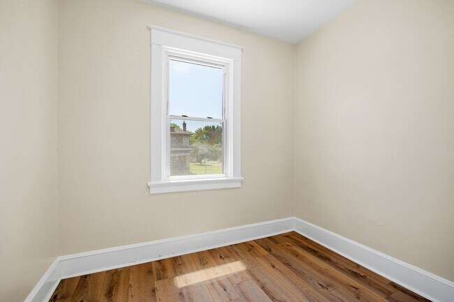 Building Photo - Completely Renovated 3 Bedroom Home in Hig...