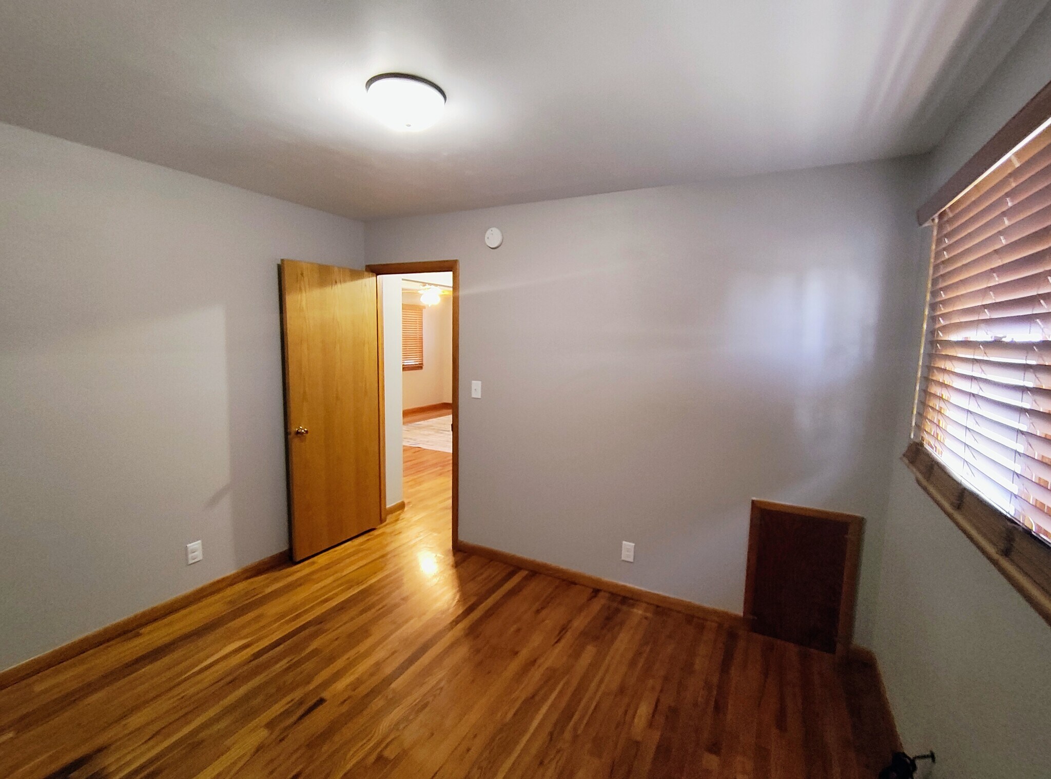 Building Photo - 113 E Custer St