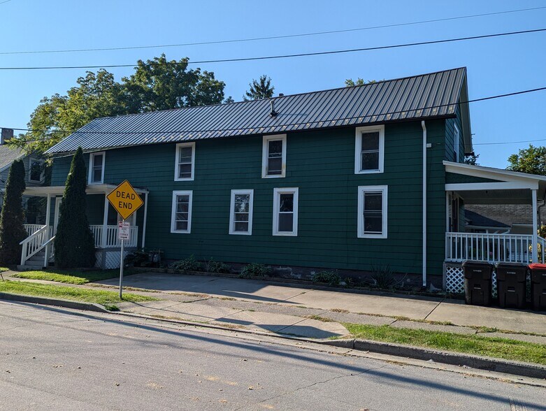 Side of house facing Oakwood Avenue - 130 Aurora St