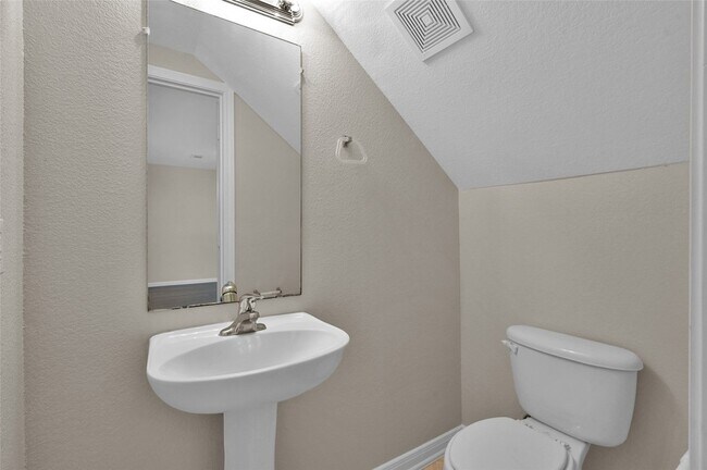 Building Photo - 180 Binnacle Ct