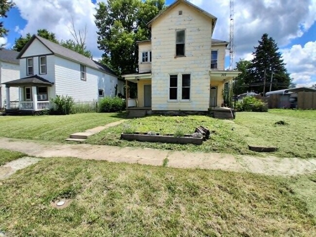 Building Photo - 317 SW 3rd St