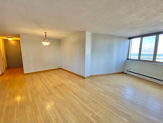 Building Photo - 1919 N Summit Ave