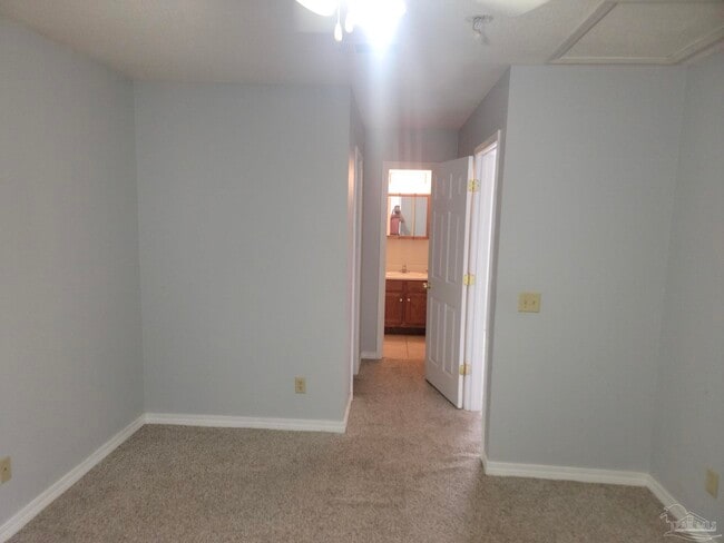 Building Photo - 1015 Sable Dr