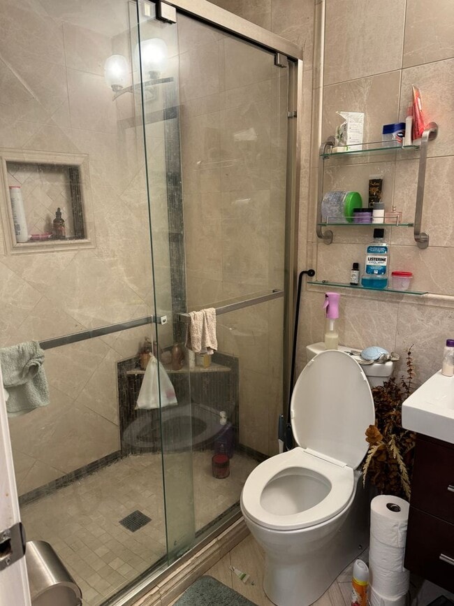 Building Photo - 1 Bedroom just minutes to DH