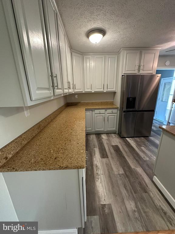 Building Photo - 44075 Louisdale Rd