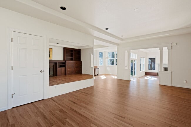 Building Photo - 8161 Ragle Pl