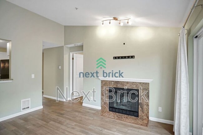 Building Photo - 901 Sunset Blvd NE