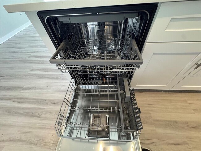 Building Photo - 2569 Grassy Point Dr