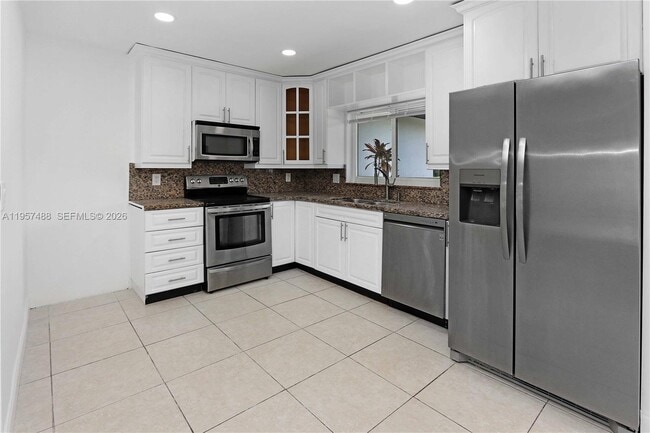 Building Photo - 1110 S 14th Ave