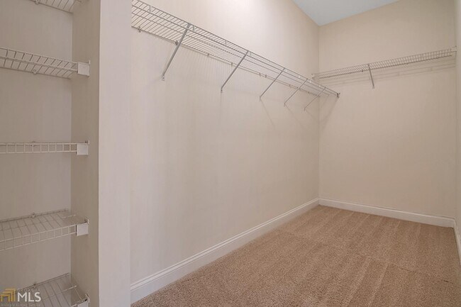 Building Photo - 5415 Northland Dr