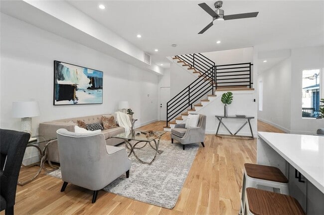 Building Photo - 147 Hutchinson St NE