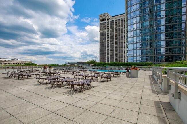 Building Photo - 1211 S Prairie Ave