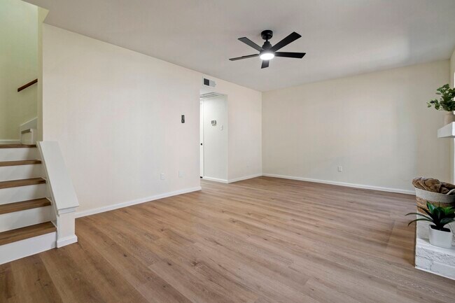 Building Photo - 2120 Wilcrest Dr