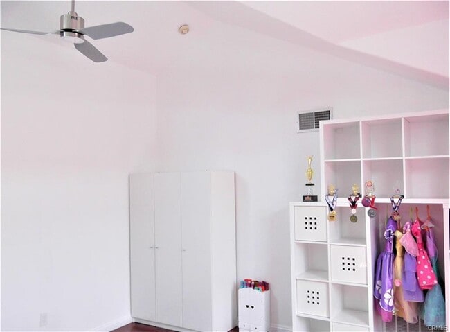 Building Photo - 27004 Karns Ct