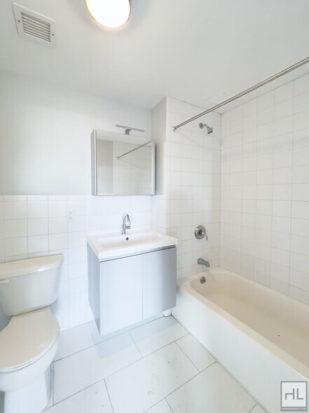 Building Photo - Bushwick Avenue / Spacious 2 Bed 1-Bath