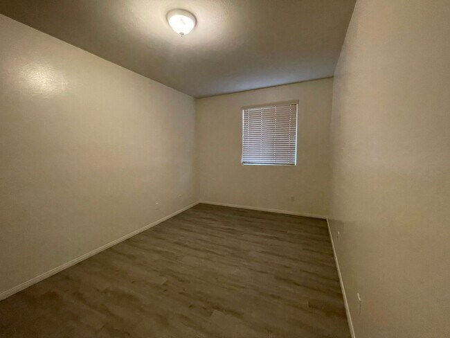Building Photo - 14190 Blackstone St
