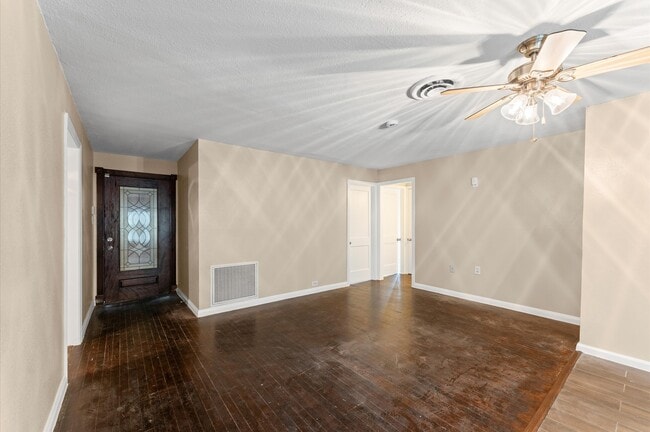 Building Photo - 3216 Avenue I Ave