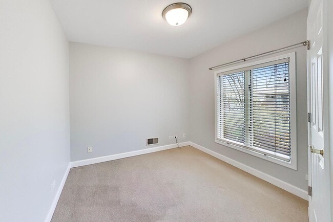 Building Photo - 417 Ashbury Dr