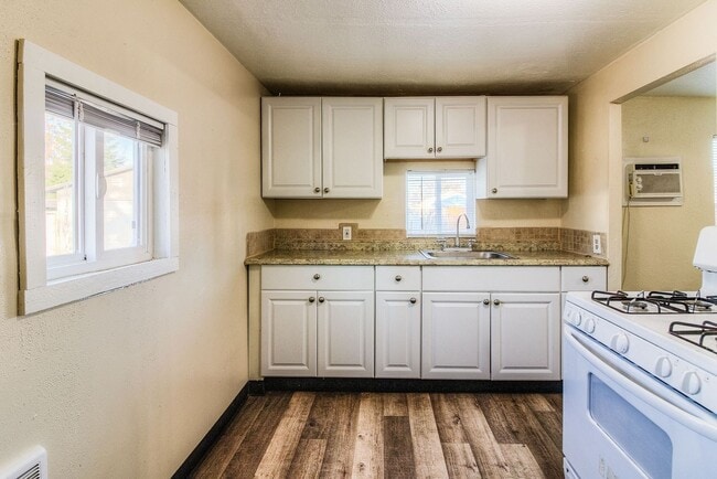 Building Photo - 411 S Naches Ave