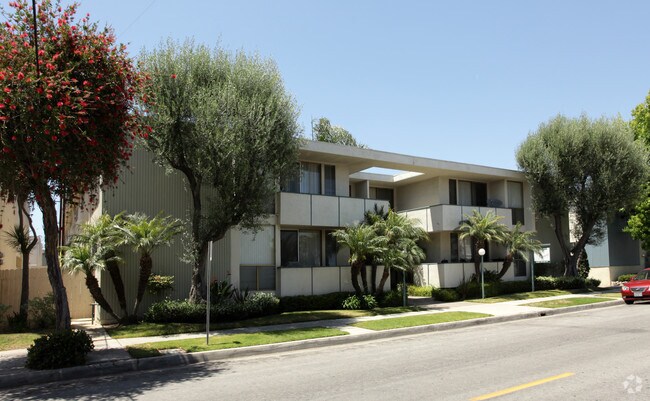 Building Photo - 21025 Victor St.