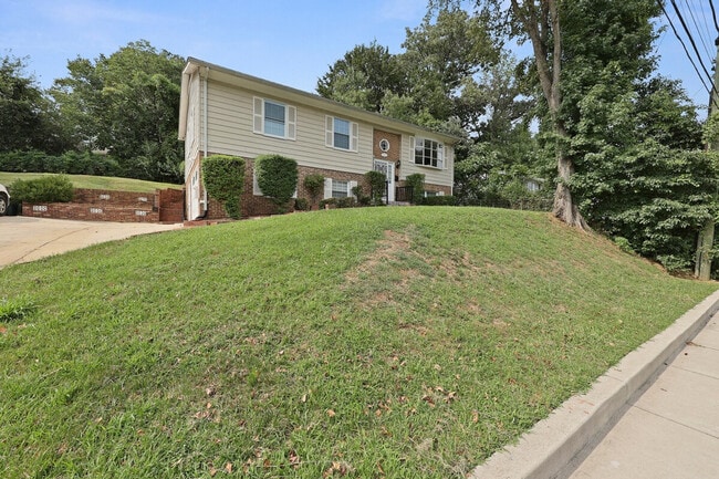 Building Photo - 5912 36th Ave