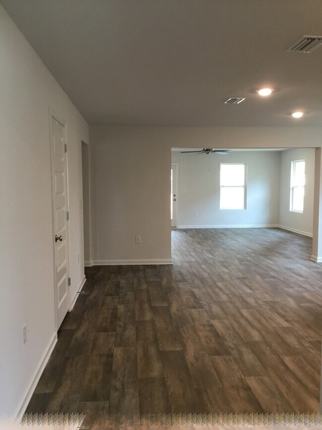 Building Photo - Beautiful 3/2 Family home in Beulah- Close to Navy Federal Credit Union Main Campus!