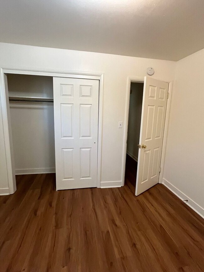 Building Photo - 925-931 Mitchell St