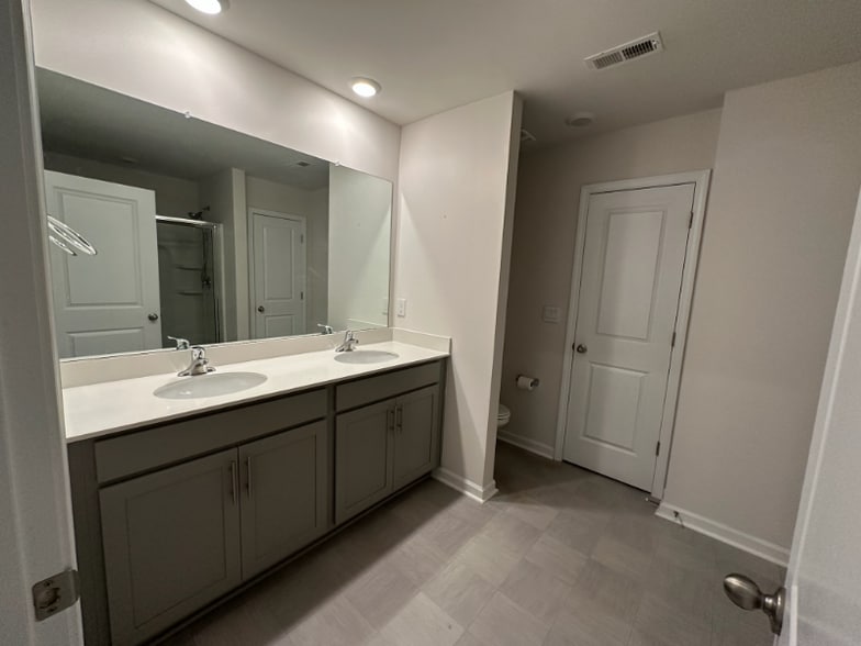 Building Photo - 1422 Bella Grace Ct