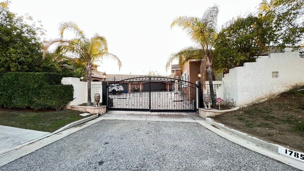 Building Photo - 17858 Sidwell St