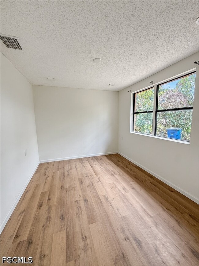 Building Photo - 202 2nd St