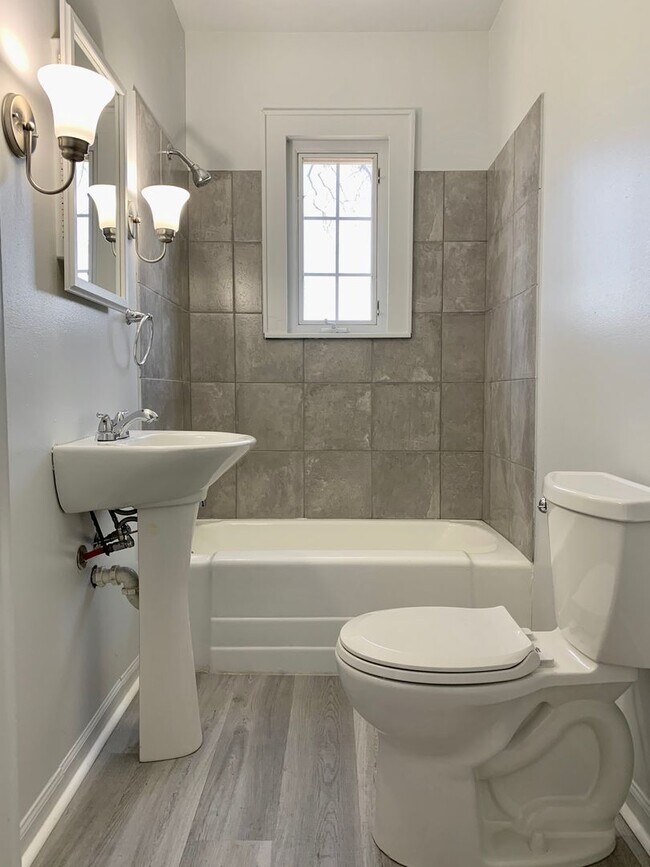 Building Photo - 1880 Sanford St