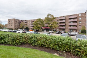 Building Photo - 1460 Fairlane Dr