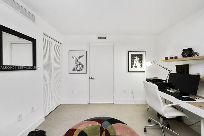 Building Photo - 31 SE 6th St