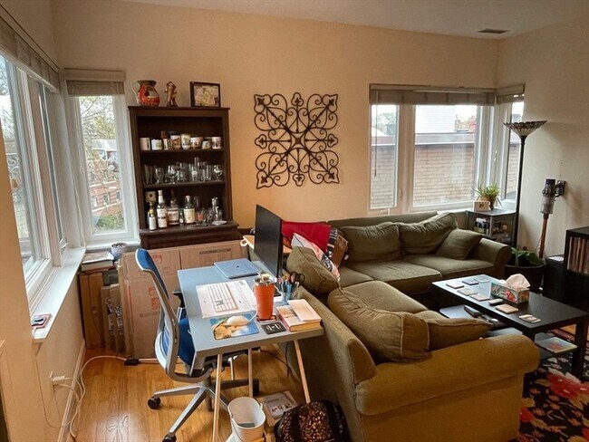 Building Photo - 110 Strathmore Rd